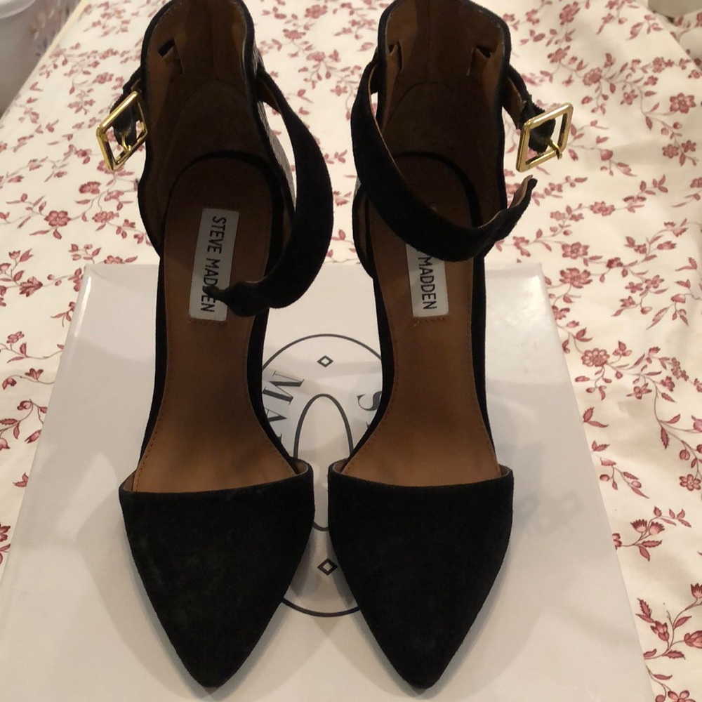 Steve Madden black pumps